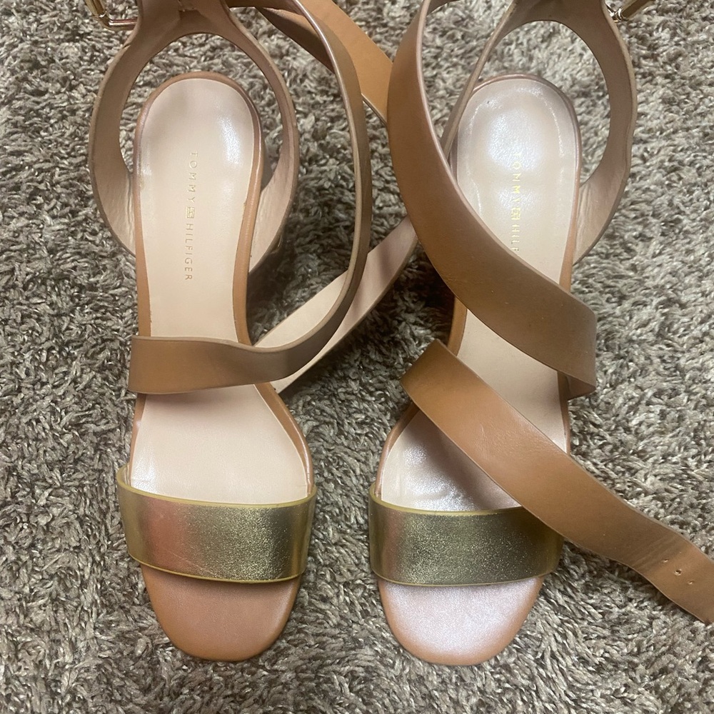 Tommy Hilfiger Women's Gold and Tan Sandals